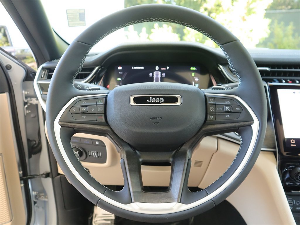 Used 2023 Jeep Grand Cherokee 4WD 4xe w/ Luxury Tech Group II image 9