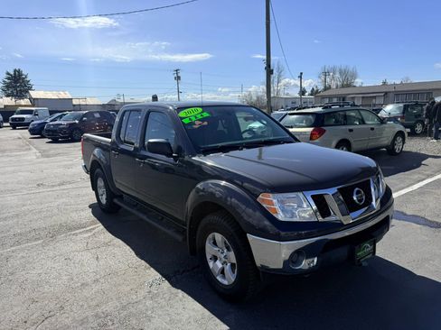 Used 2010 Nissan Frontier SE AWD/4WD image 2