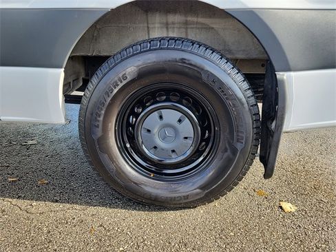Used 2022 Mercedes-Benz Sprinter 144 Cargo image 31