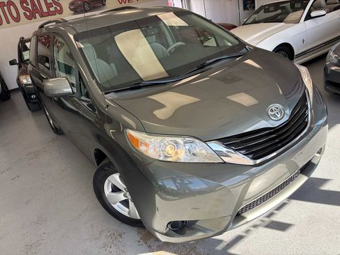 Used 2013 Toyota Sienna LE image 8