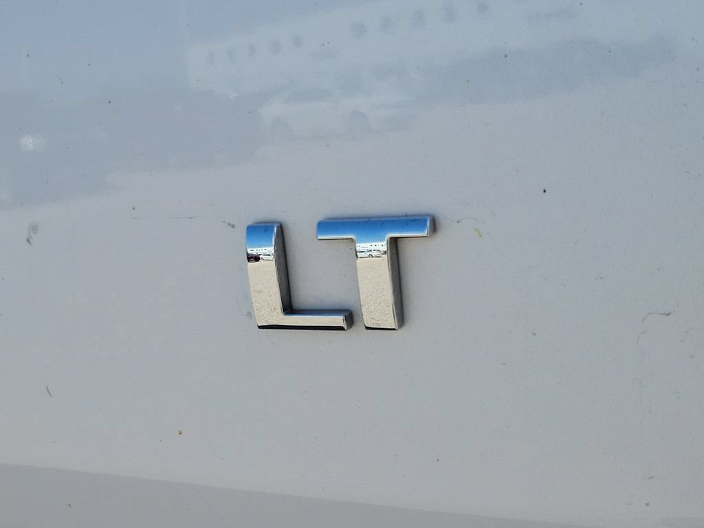 Used 2023 Chevrolet Traverse LT w/ LPO, Floor Liner Package FWD image 6