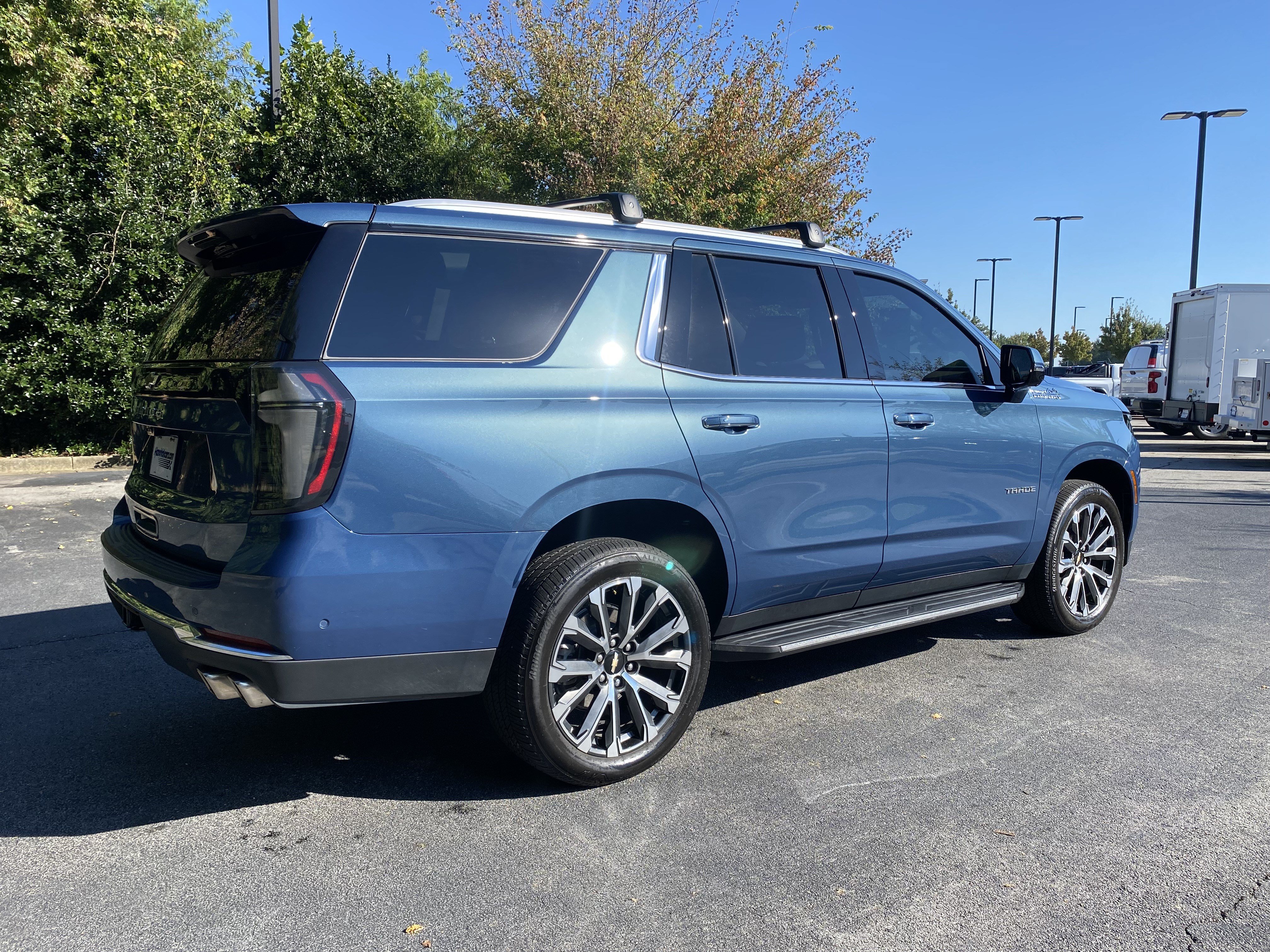 Used 2025 Chevrolet Tahoe High Country AWD/4WD image 9
