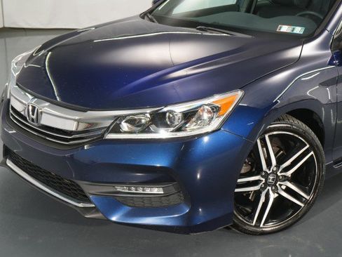 Used 2017 Honda Accord Sport image 7