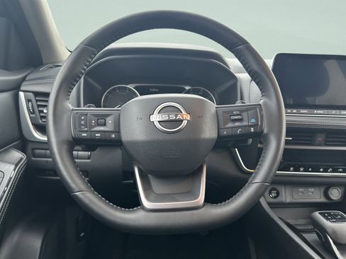 Used 2025 Nissan Rogue SV AWD/4WD image 37