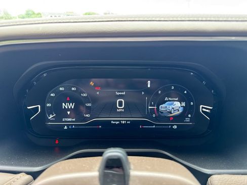 Used 2024 GMC Yukon XL Denali w/ Advanced Technology Package AWD/4WD image 9