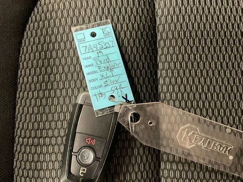 Used 2019 Ford Explorer XLT image 33