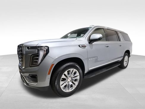Used 2025 GMC Yukon XL Denali AWD/4WD image 8