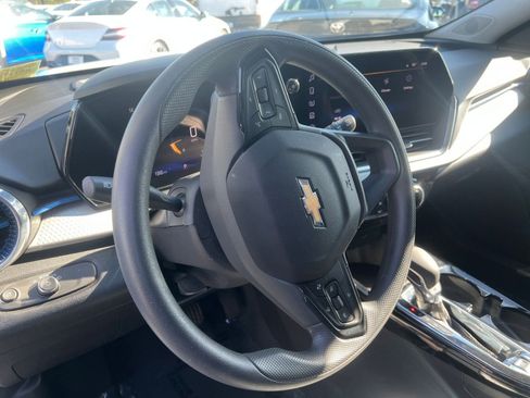 Used 2025 Chevrolet Trax LT image 28