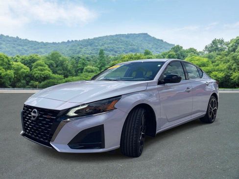 Used 2025 Nissan Altima 2.5 SR w/ SR Premium Package AWD/4WD image 25