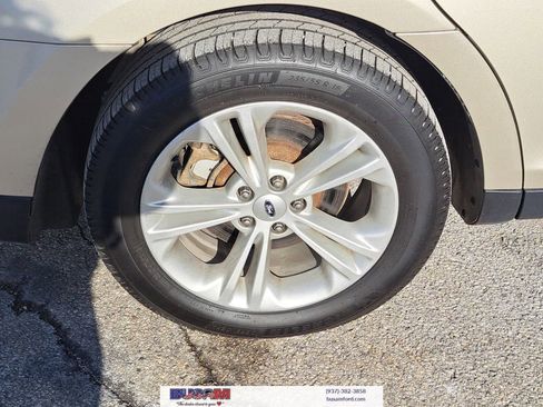 Used 2017 Ford Taurus SE image 5