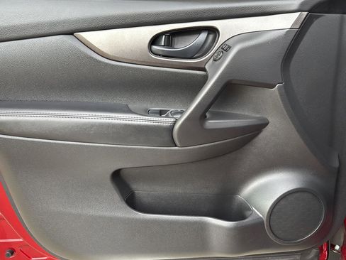 Used 2020 Nissan Rogue Sport S image 12