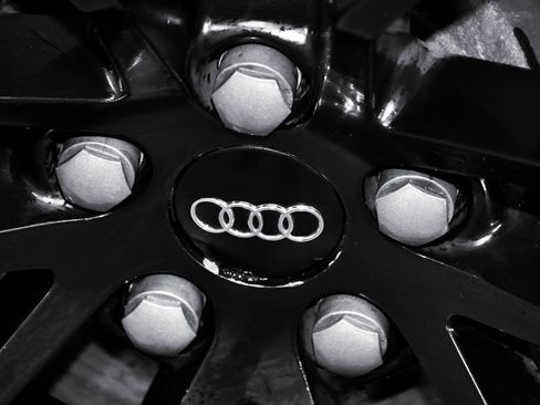 Used 2018 Audi SQ5 Premium Plus w/ Navigation Package image 95