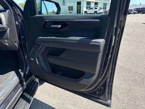 Used 2025 Chevrolet Suburban Premier AWD/4WD image 24