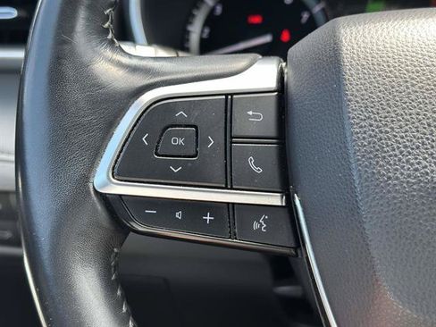 Used 2020 Toyota Highlander XLE AWD/4WD image 16