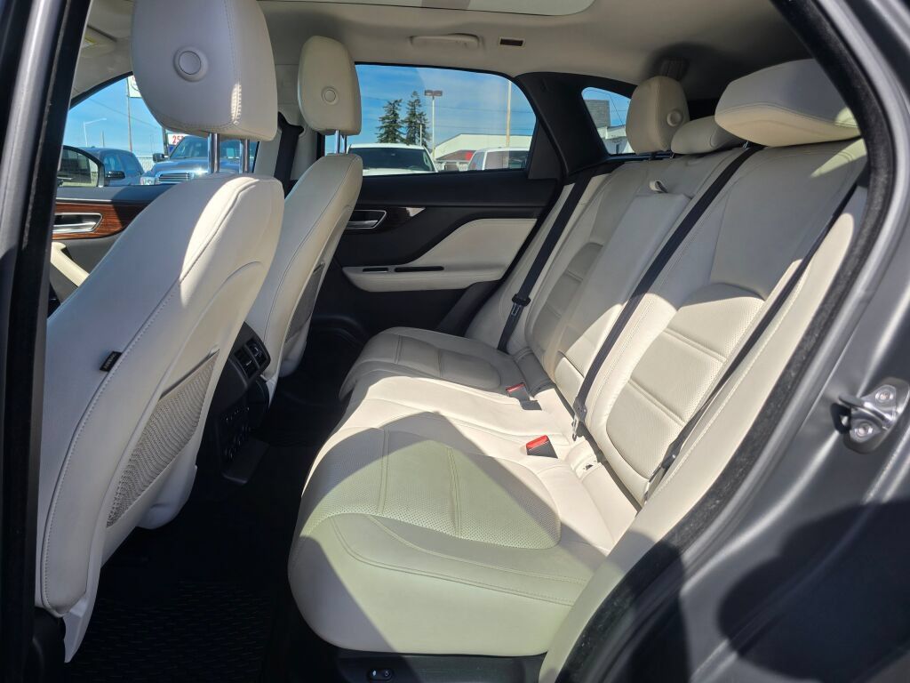 Used 2018 Jaguar F-PACE Prestige AWD/4WD image 16