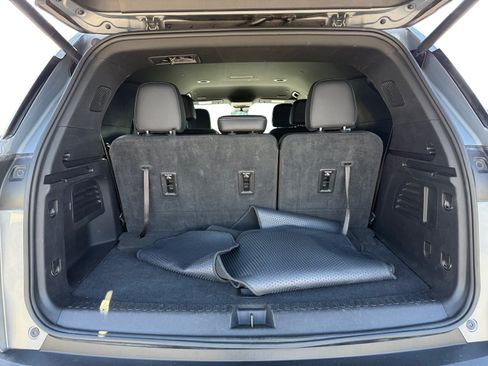 Used 2025 Chevrolet Traverse LT FWD image 17