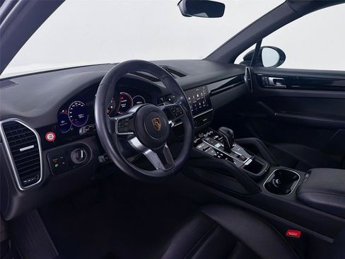 Certified 2023 Porsche Cayenne w/ Premium Package AWD/4WD image 4