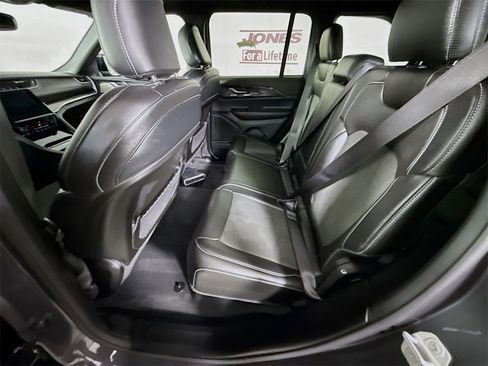 Used 2023 Jeep Grand Cherokee Altitude image 27