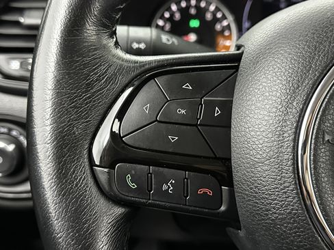 Used 2018 Jeep Renegade Altitude image 17