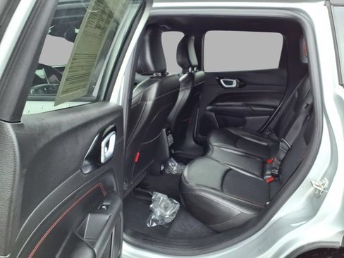 Used 2025 Jeep Compass Trailhawk AWD/4WD image 24