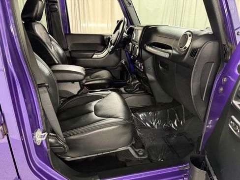 Used 2017 Jeep Wrangler Unlimited Sahara w/ Max Tow Package AWD/4WD image 7