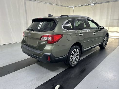 Used 2018 Subaru Outback 3.6R Touring AWD/4WD image 2
