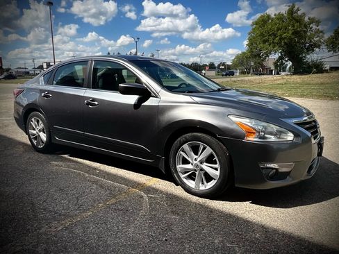 Used 2015 Nissan Altima 2.5 SV FWD image 7