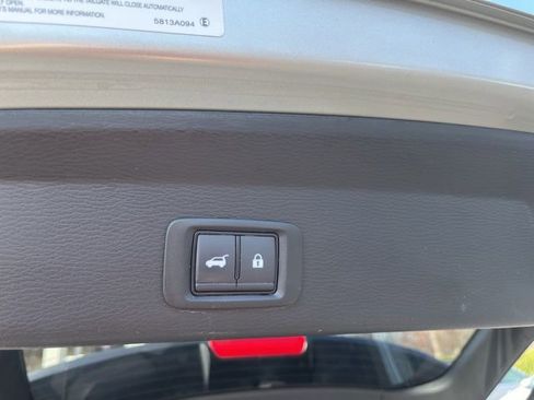 Used 2024 Mitsubishi Outlander SE Black Edition image 11