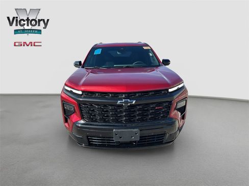 Used 2024 Chevrolet Traverse RS w/ LPO, Cargo Package image 2