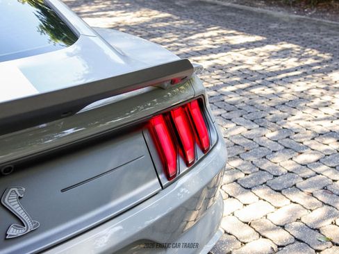 Used 2020 Ford Mustang Shelby GT500 w/ Technology Package image 92