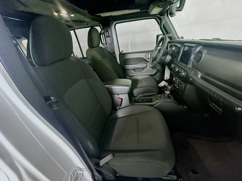 Used 2023 Jeep Wrangler Unlimited w/ Sun & Screen Package image 28