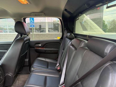 Used 2013 Chevrolet Avalanche LTZ AWD/4WD image 9