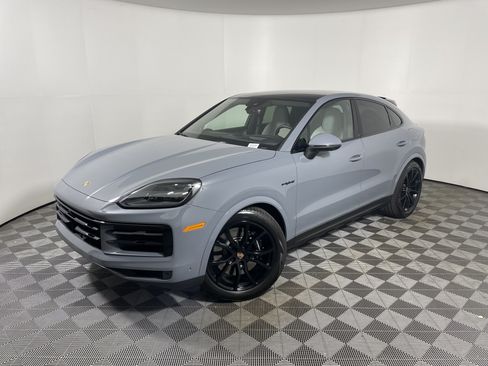 Used 2025 Porsche Cayenne S AWD/4WD image 1