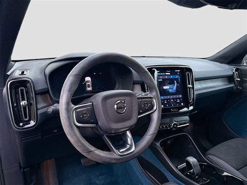 Used 2023 Volvo XC40 Recharge Ultimate image 10