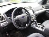 Used 2017 Ford Explorer XLT w/ Equipment Group 202A image 3