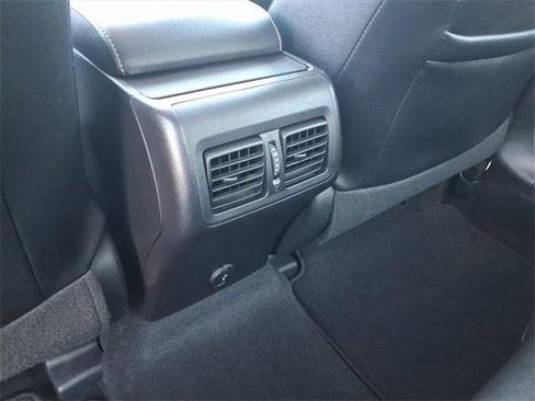 Used 2017 Toyota Camry XLE image 8