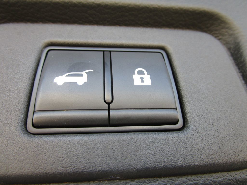 Used 2024 Nissan Rogue SL FWD image 17