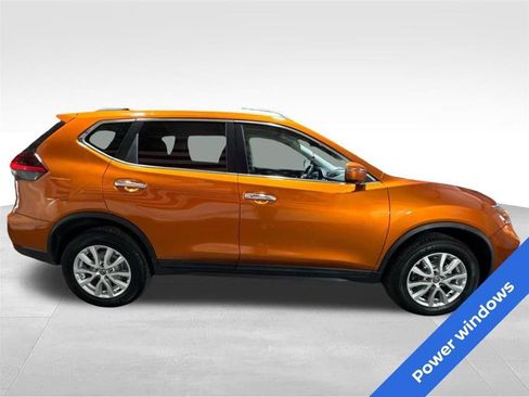 Used 2019 Nissan Rogue SV image 4
