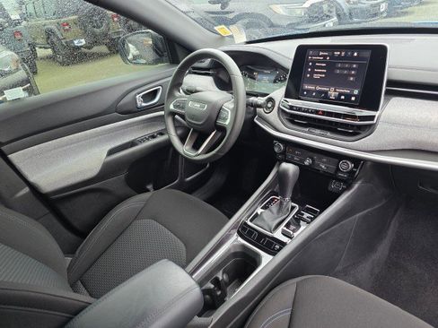 Used 2025 Jeep Compass Sport image 10