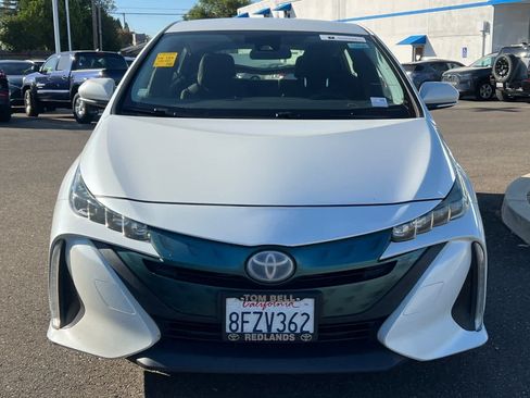 Used 2018 Toyota Prius Prime Plus w/ Carpet Mat Package FWD image 2