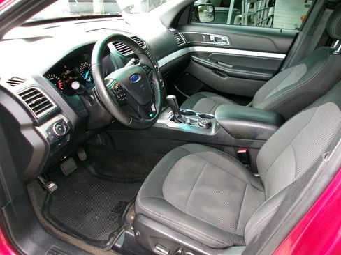 Used 2017 Ford Explorer XLT AWD/4WD image 13