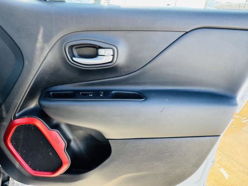 Used 2023 Jeep Renegade Trailhawk w/ Trailhawk Elite Group image 28