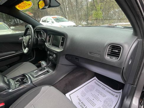 Used 2016 Dodge Charger SXT image 28