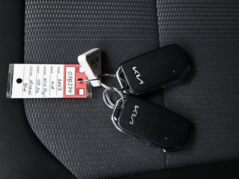 Used 2023 Kia Niro EX image 30