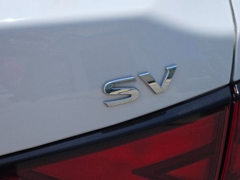 Used 2024 Nissan Sentra SV FWD image 12