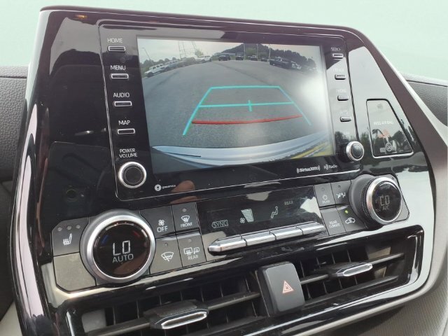 Used 2022 Toyota Highlander XLE AWD/4WD image 30