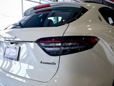 Used 2022 Maserati Levante GT image 11