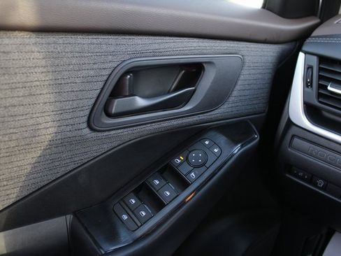 Used 2023 Nissan Rogue S image 20