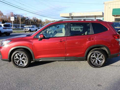 Used 2021 Subaru Forester Premium image 2