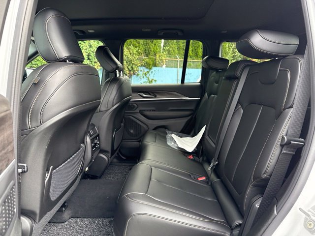 New 2026 Jeep Grand Cherokee Limited AWD/4WD image 4